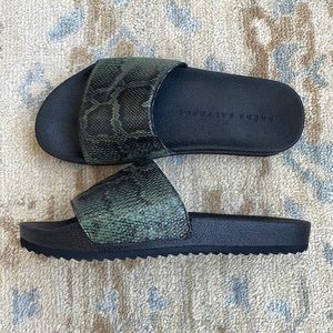 Freda Salvador Lea Sport Slide size 8 in green croc color.
